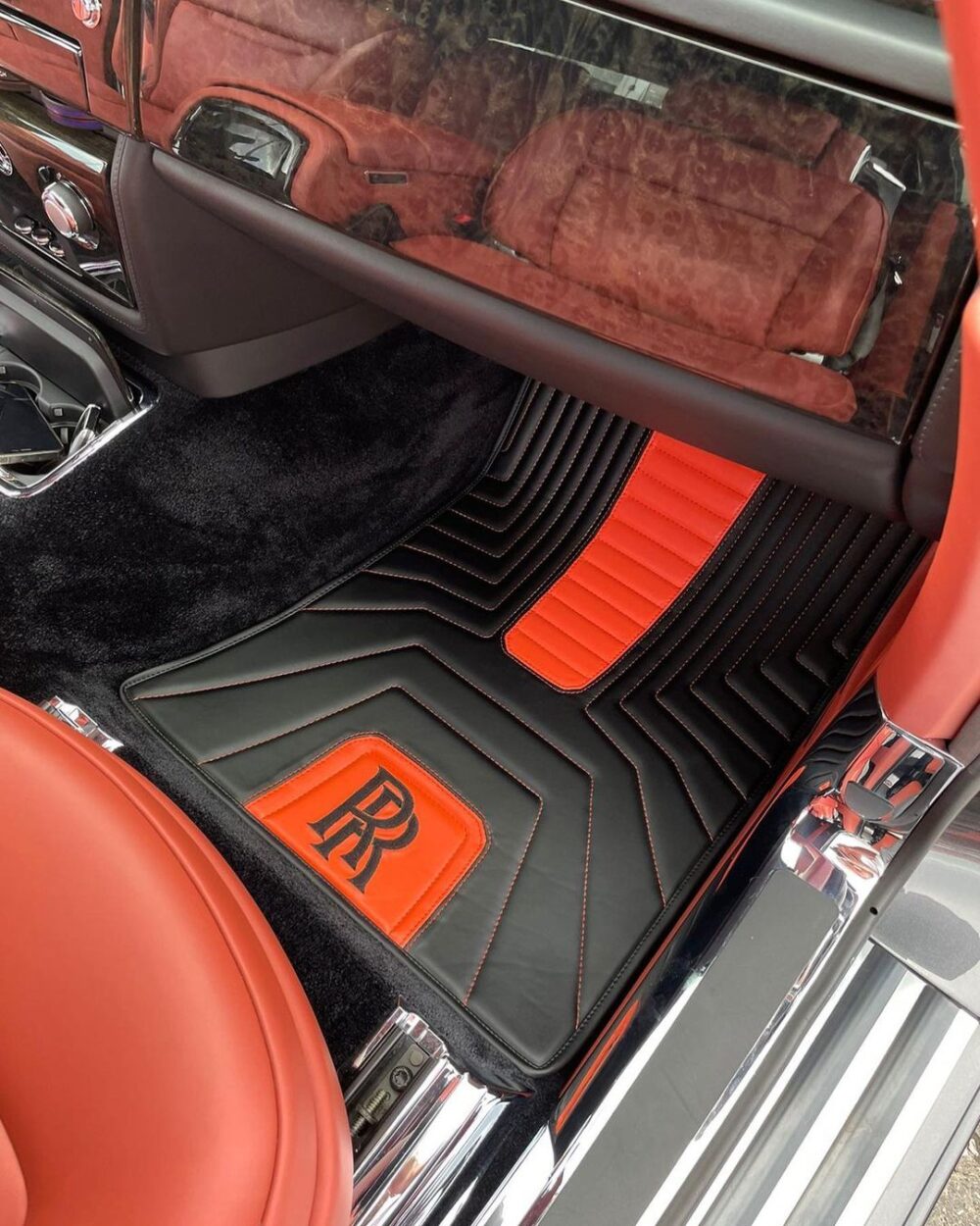 Alternative view of Shadow Royalty